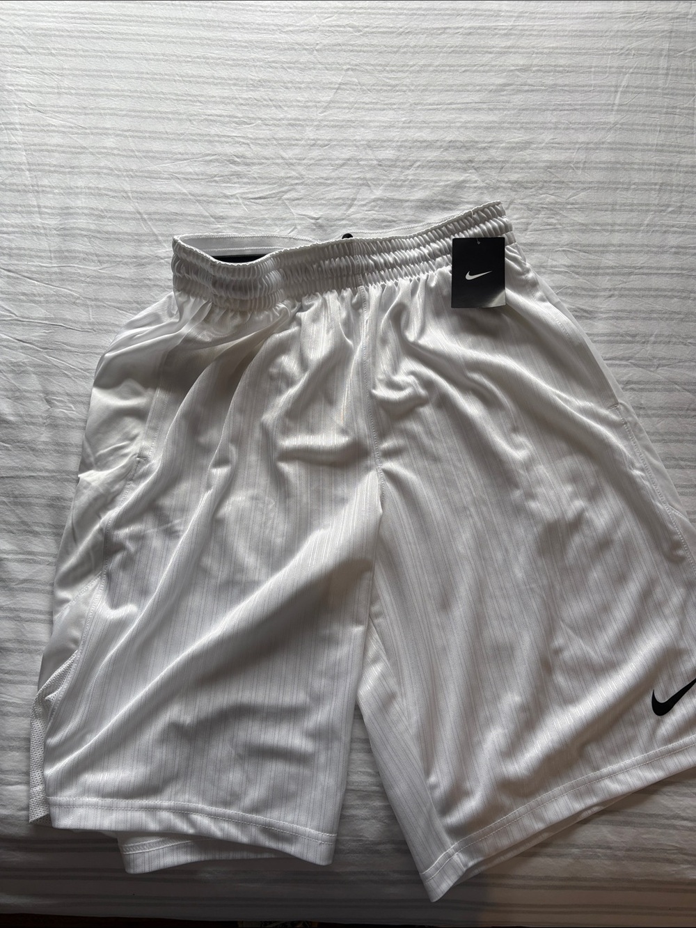 Nike Men’s White Athletic Shorts brand new Nike basketball shorts size L